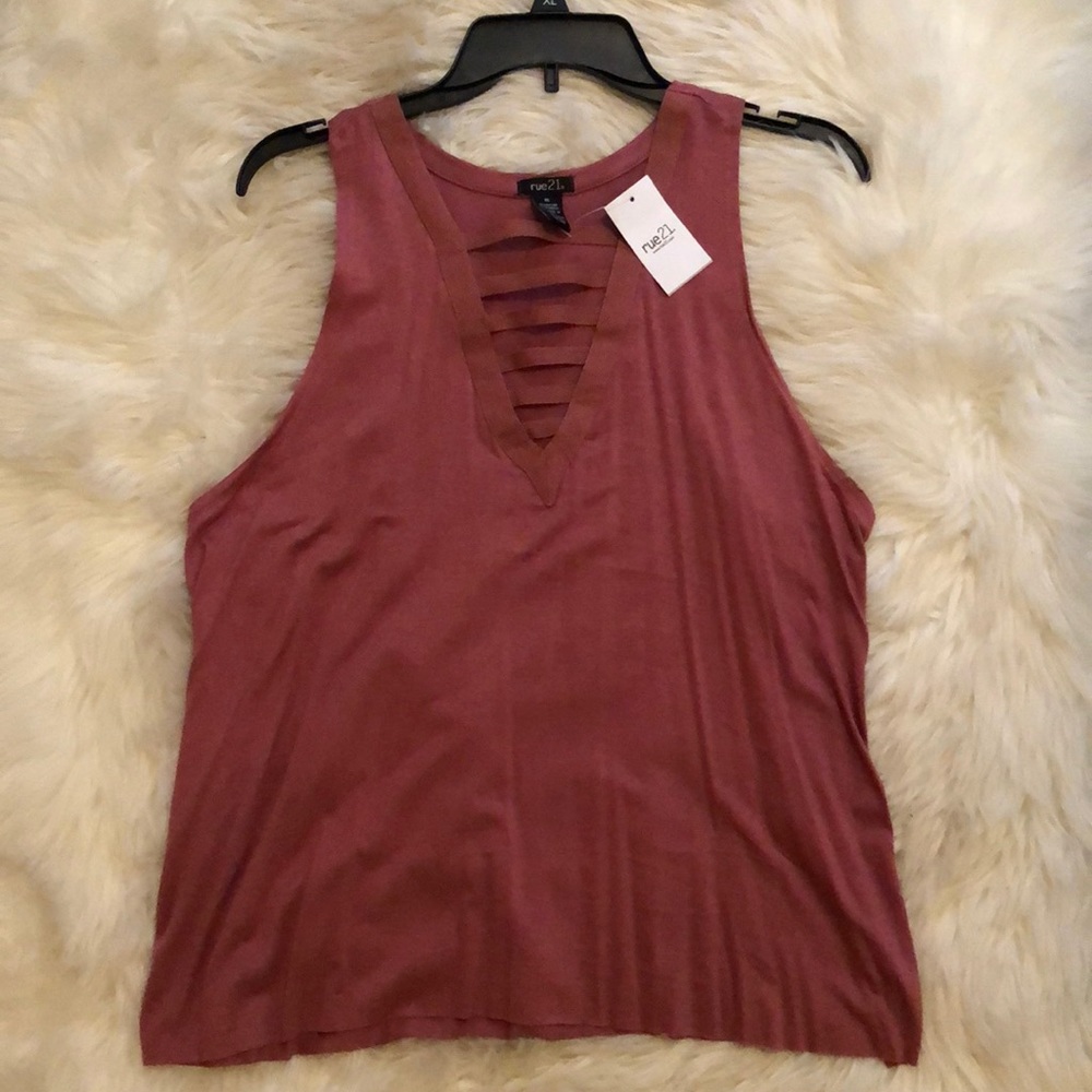 🛑 Rue21 Pink vneck tank top